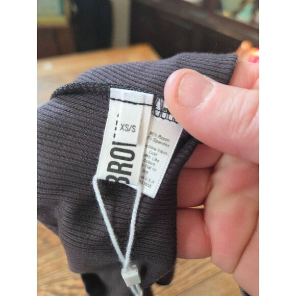 NWT Joah Brown Raw Edge Crop Tank Vintage Black sz XS/S - Picture 2 of 5